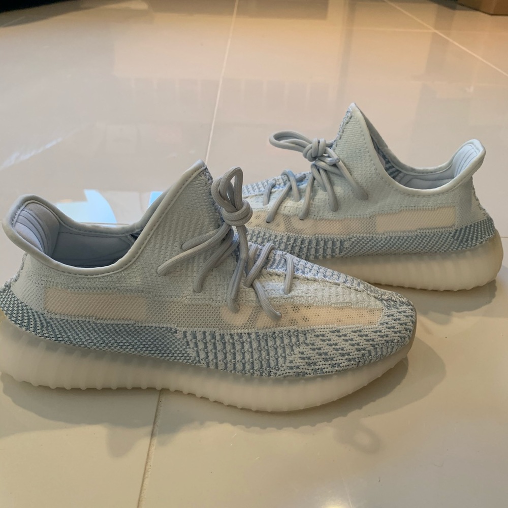BRAND NEW YEEZY BOOST 350 CLOUD WHITE WITH TAGS